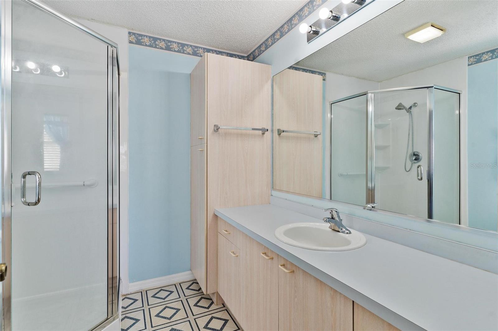 LADY LAKE ORANGE BLOSSOM GARDENS UNIT 15 - Residential