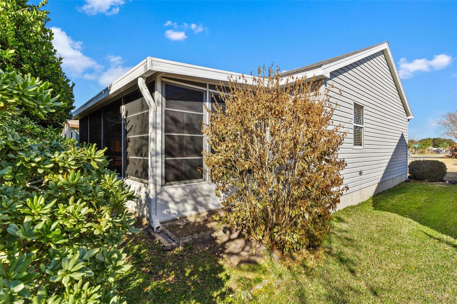 LADY LAKE ORANGE BLOSSOM GARDENS UNIT 15 - Residential