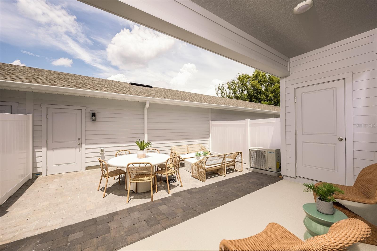 AULIN SQUARE - Residential