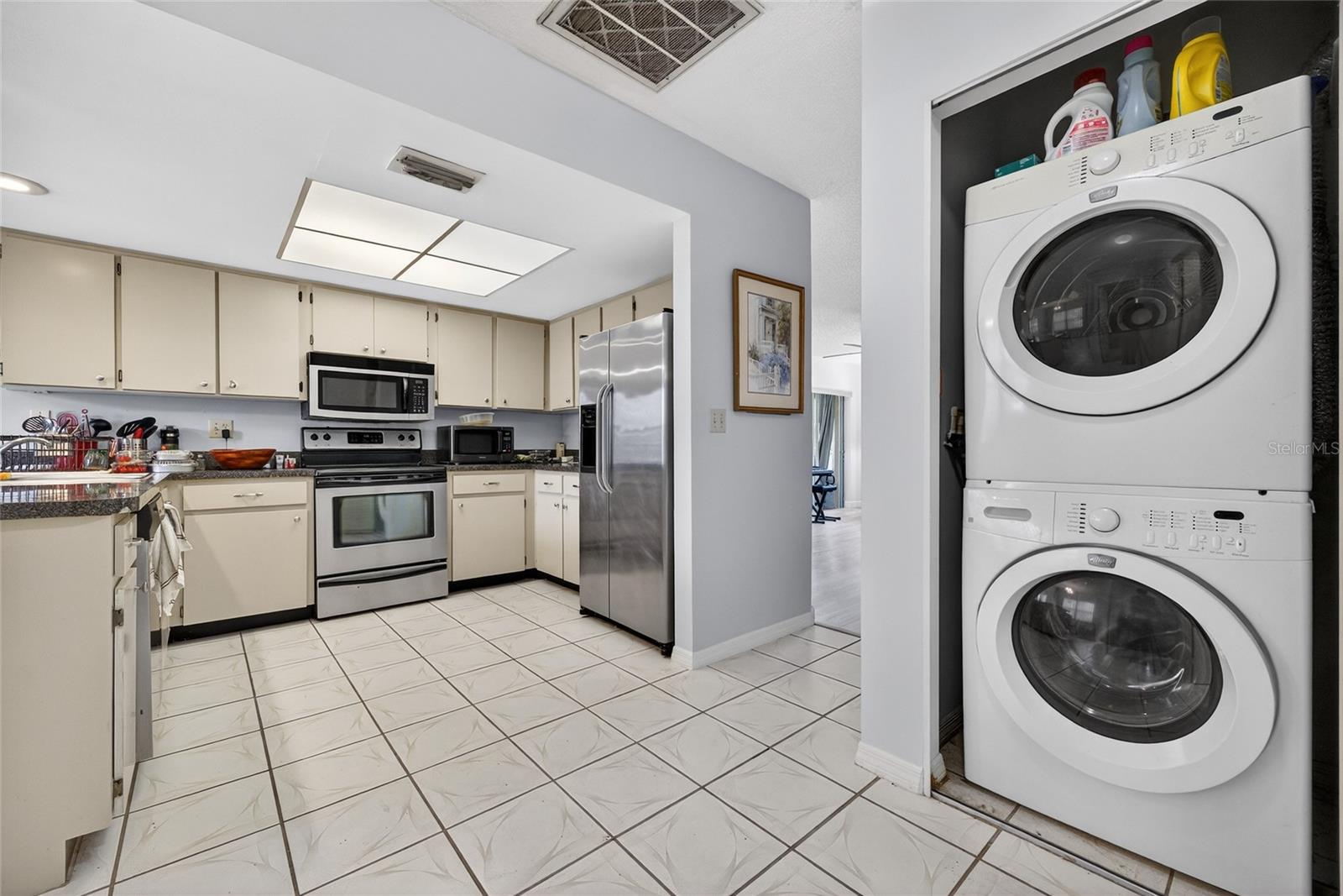 HIGHGATE B CONDO - Residential