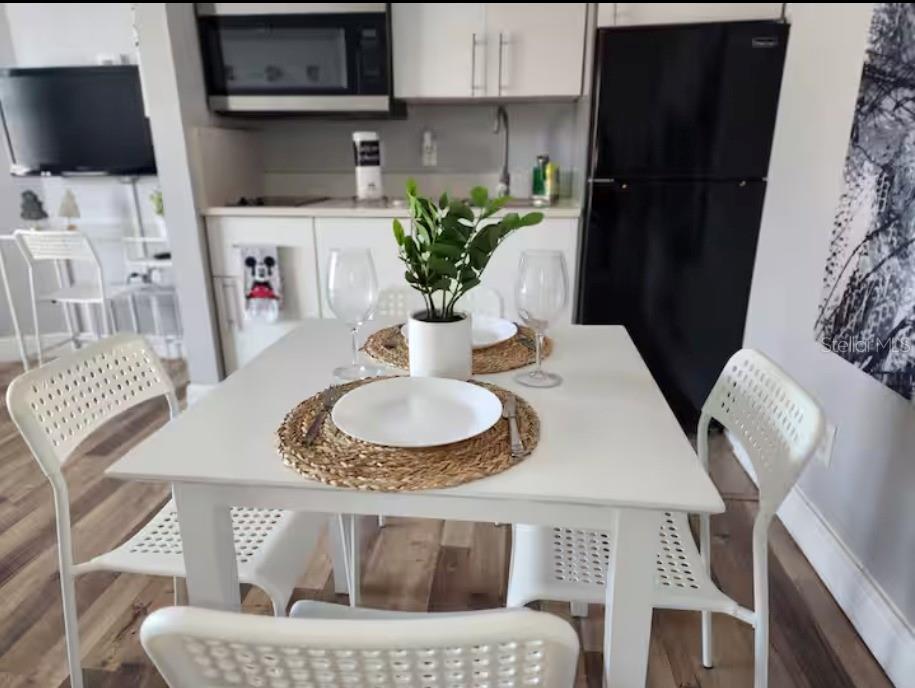 PARKWAY PALMS RESORT MAINGATE CONDO - Residential