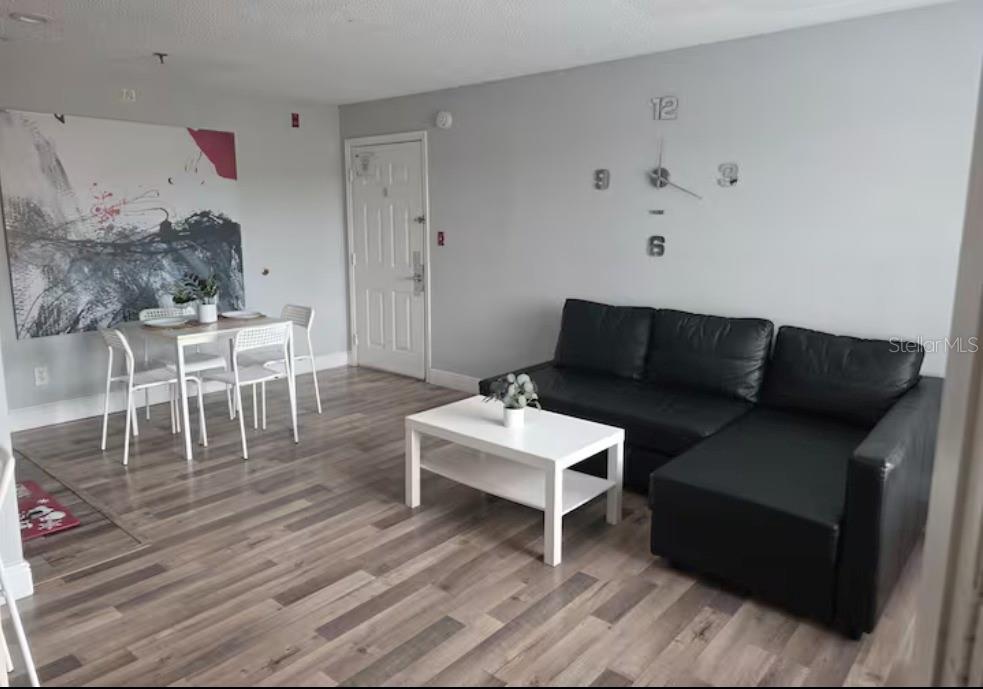 PARKWAY PALMS RESORT MAINGATE CONDO - Residential