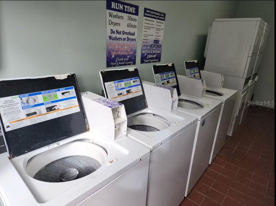 PARKWAY PALMS RESORT MAINGATE CONDO - Residential