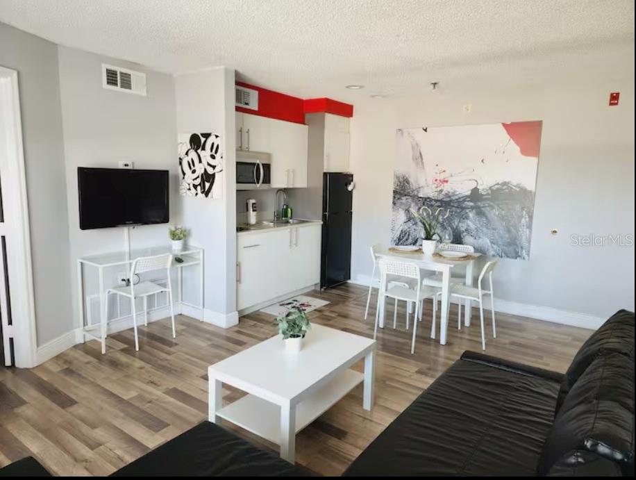 PARKWAY PALMS RESORT MAINGATE CONDO - Residential