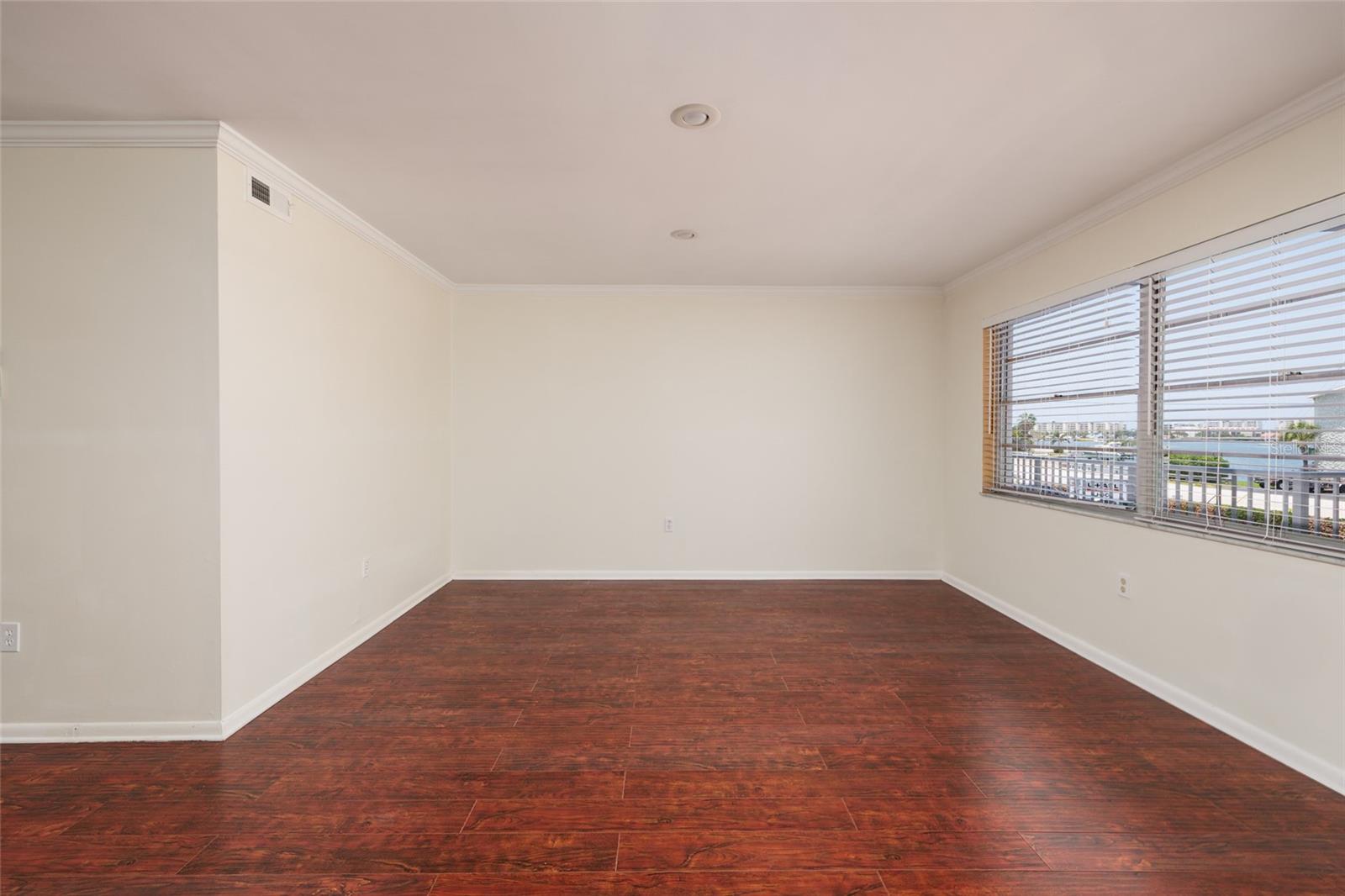 SHORE PLAZA BLDG - Residential