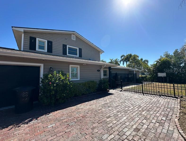 1392 MONTEREY BOULEVARD NE