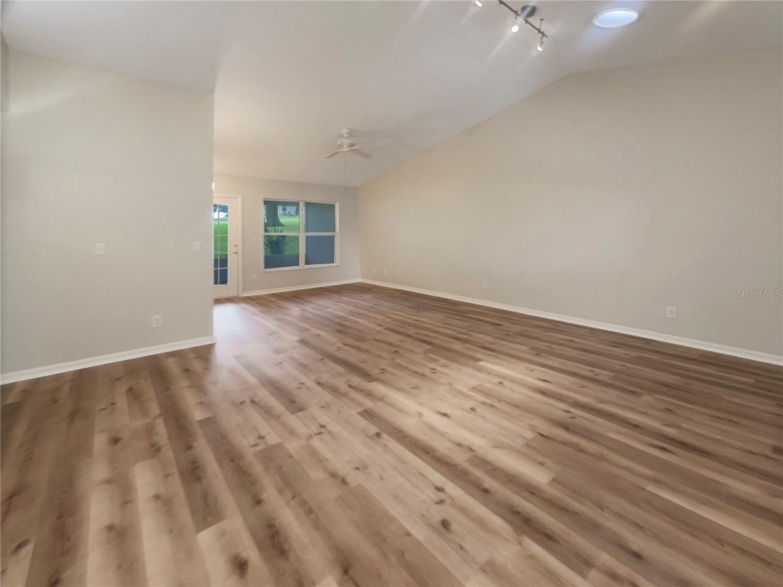 TOWNHOMES VILLAGE - Residential