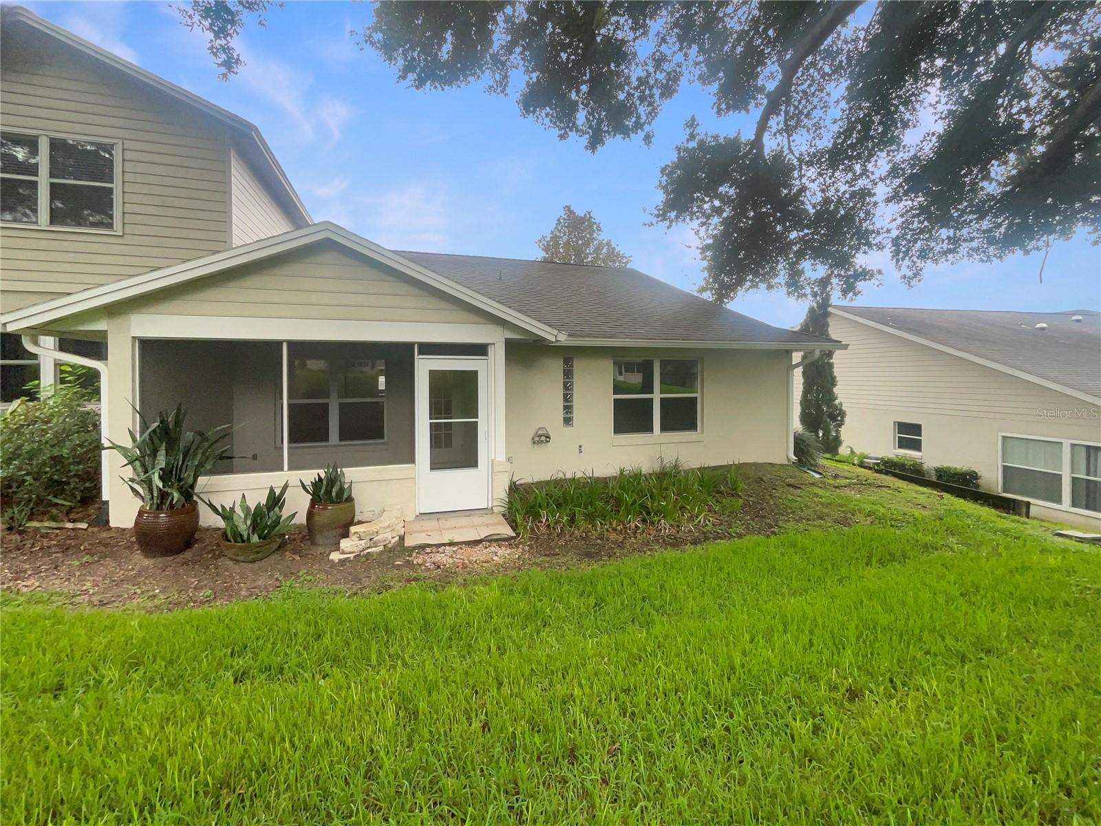 TOWNHOMES VILLAGE - Residential