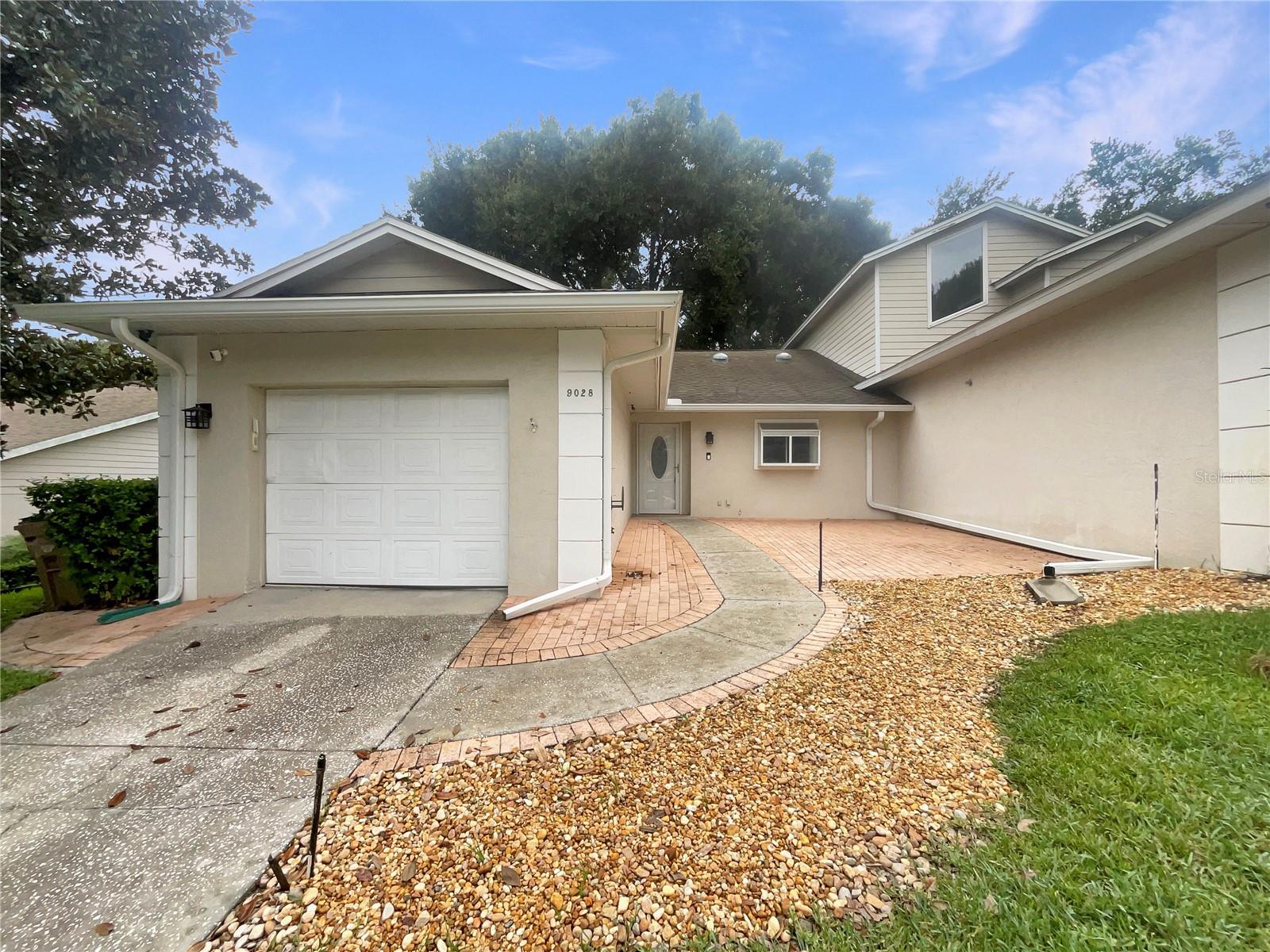 TOWNHOMES VILLAGE - Residential