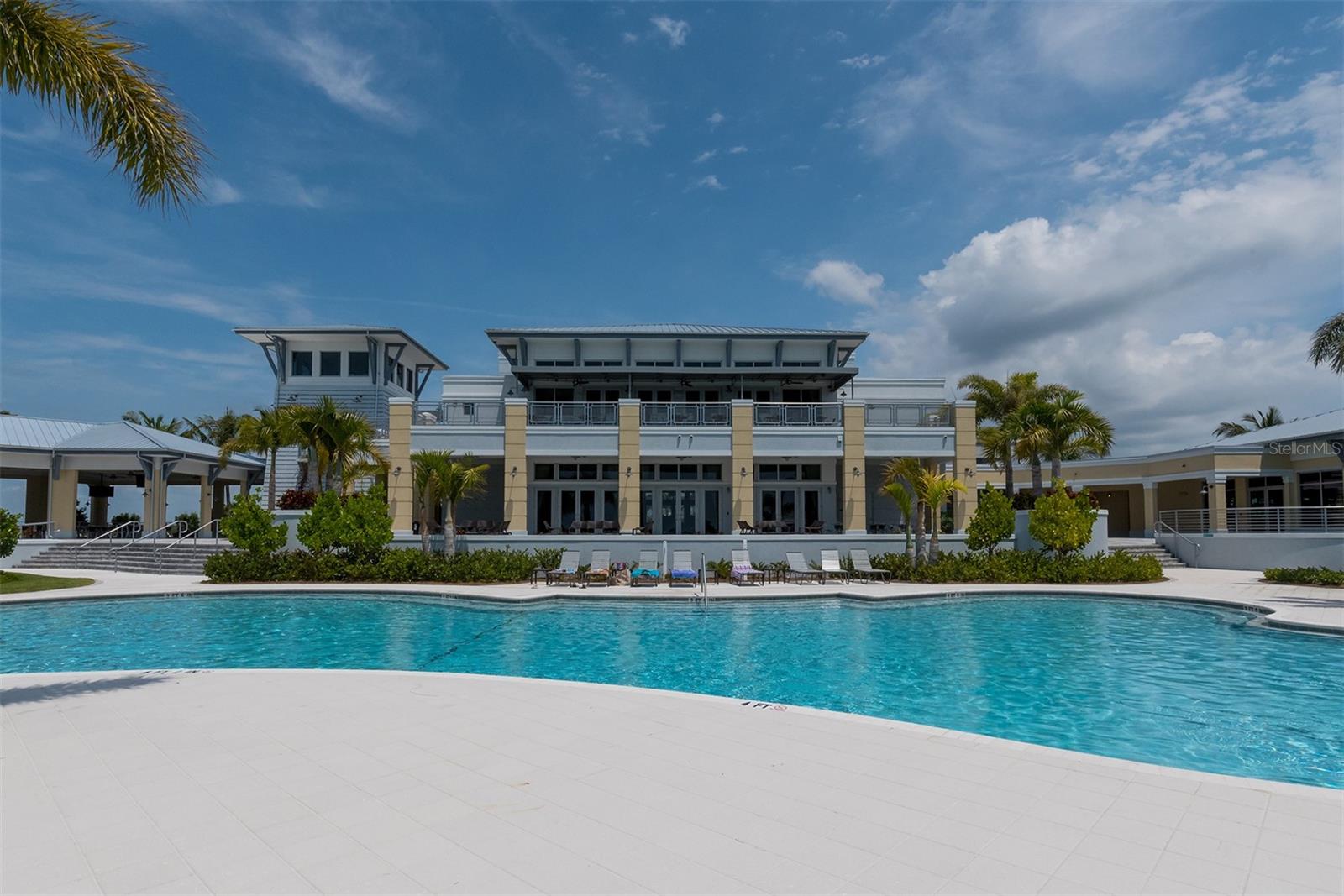 MANGROVE WALK ON HARBOUR ISLE PH 6 - Residential