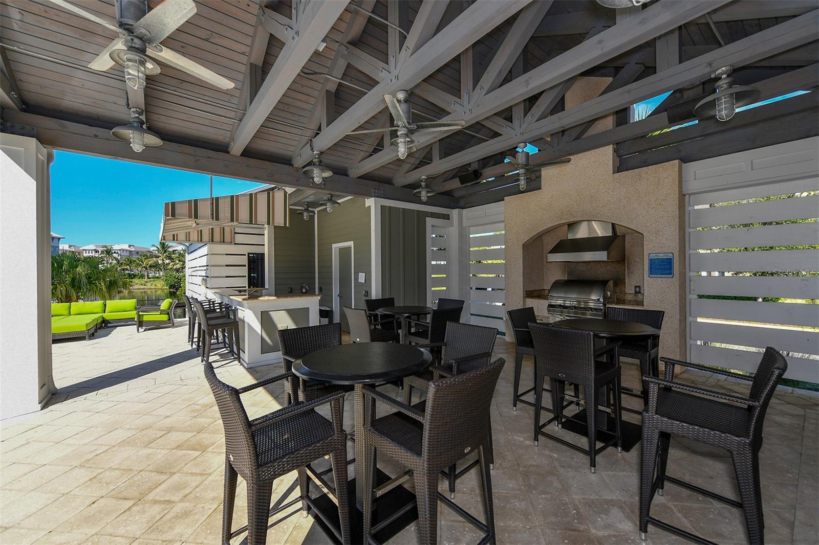 MANGROVE WALK ON HARBOUR ISLE PH 6 - Residential