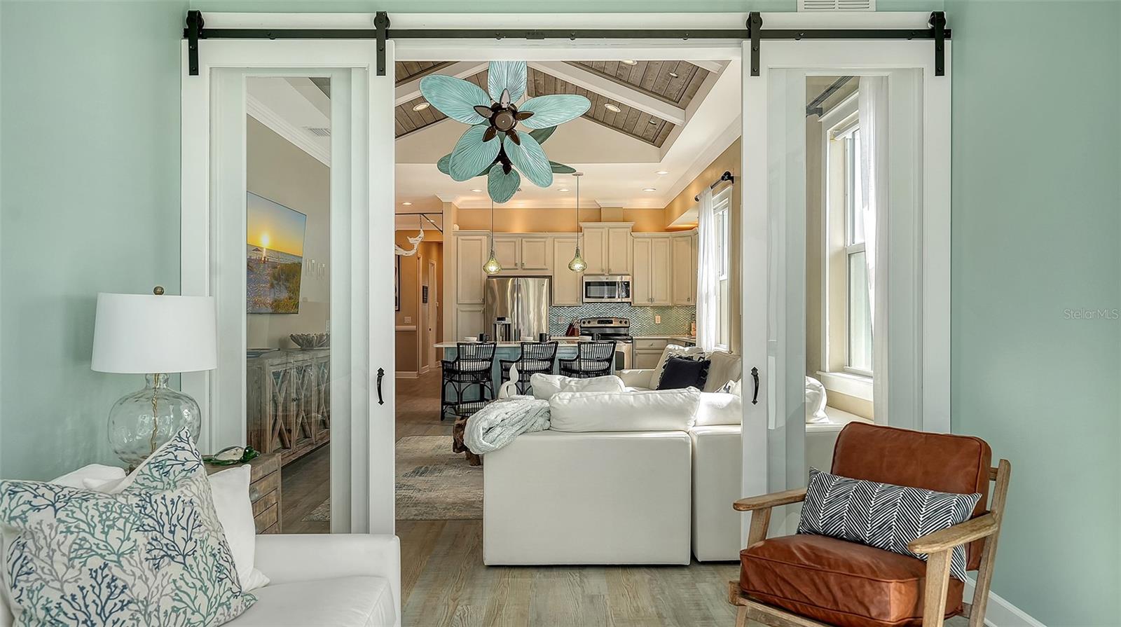 MANGROVE WALK ON HARBOUR ISLE PH 6 - Residential