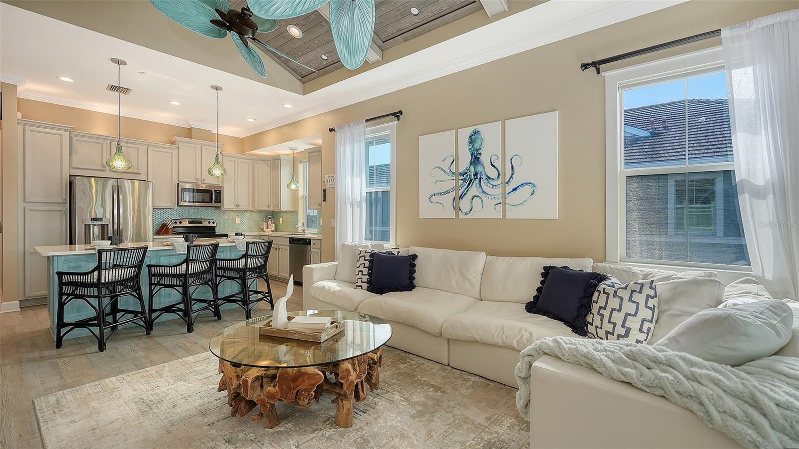 MANGROVE WALK ON HARBOUR ISLE PH 6 - Residential