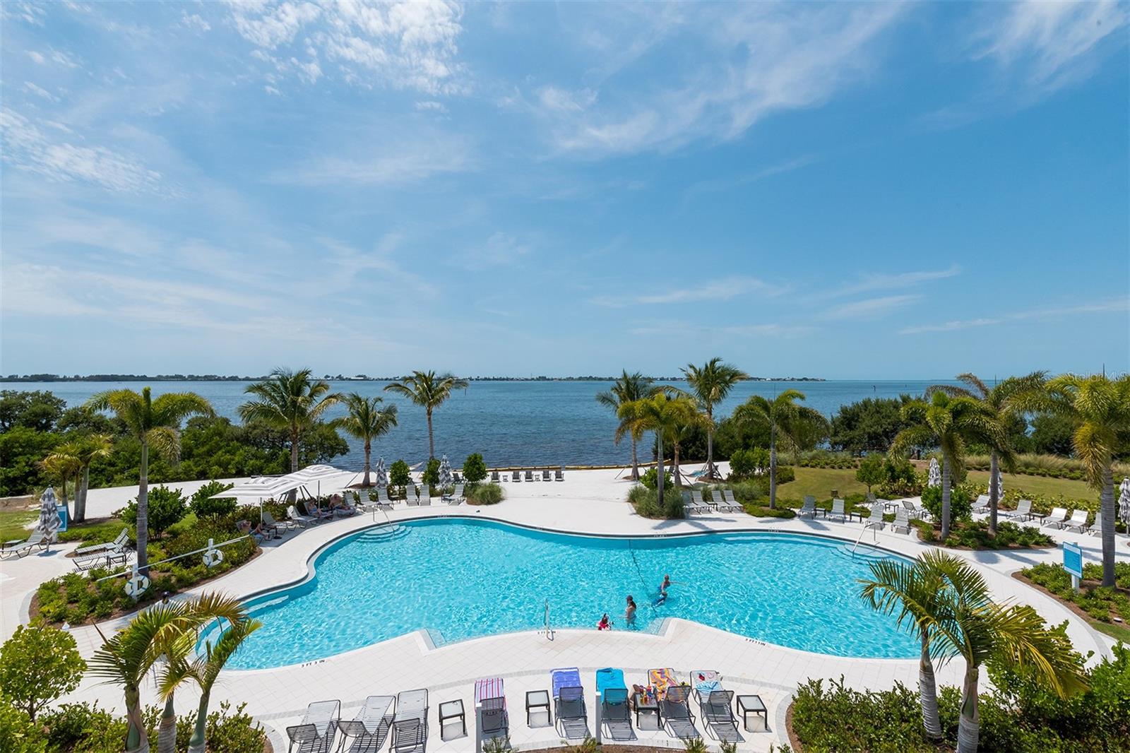 MANGROVE WALK ON HARBOUR ISLE PH 6 - Residential