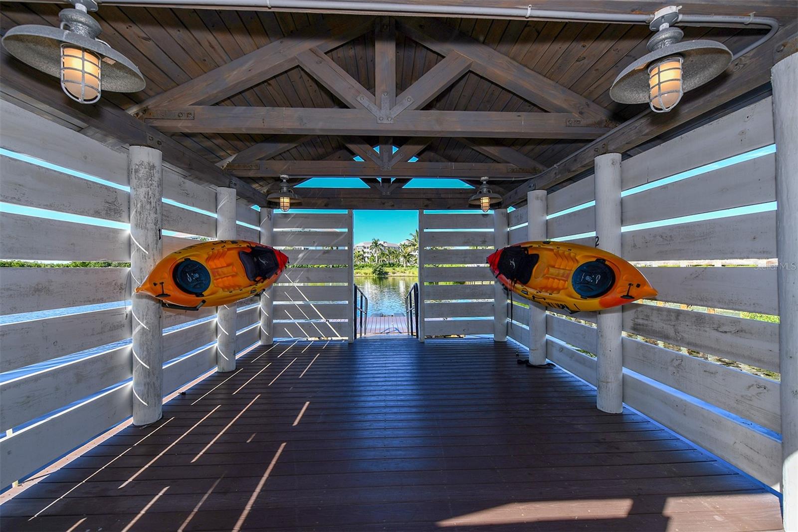 MANGROVE WALK ON HARBOUR ISLE PH 6 - Residential