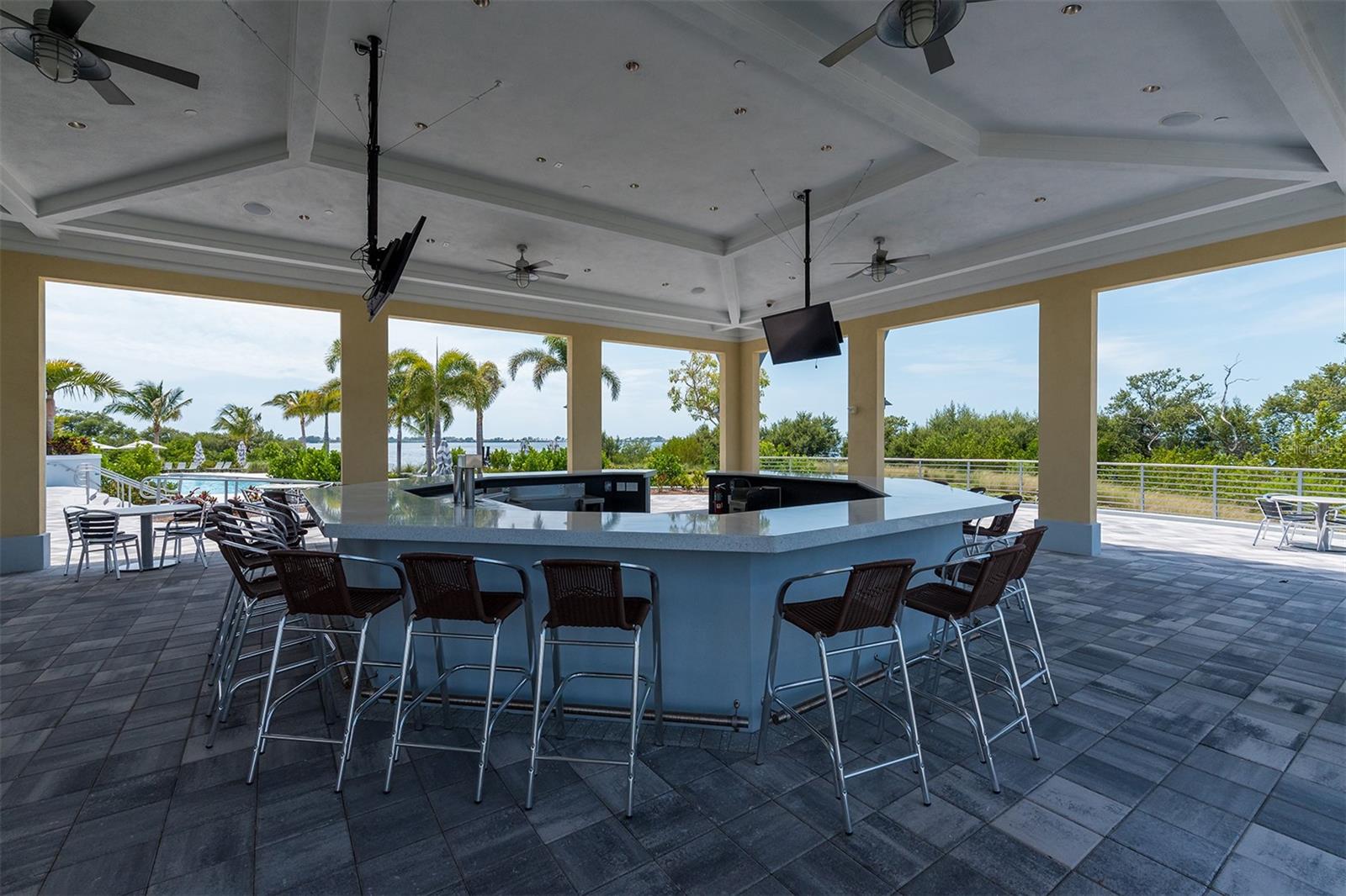 MANGROVE WALK ON HARBOUR ISLE PH 6 - Residential