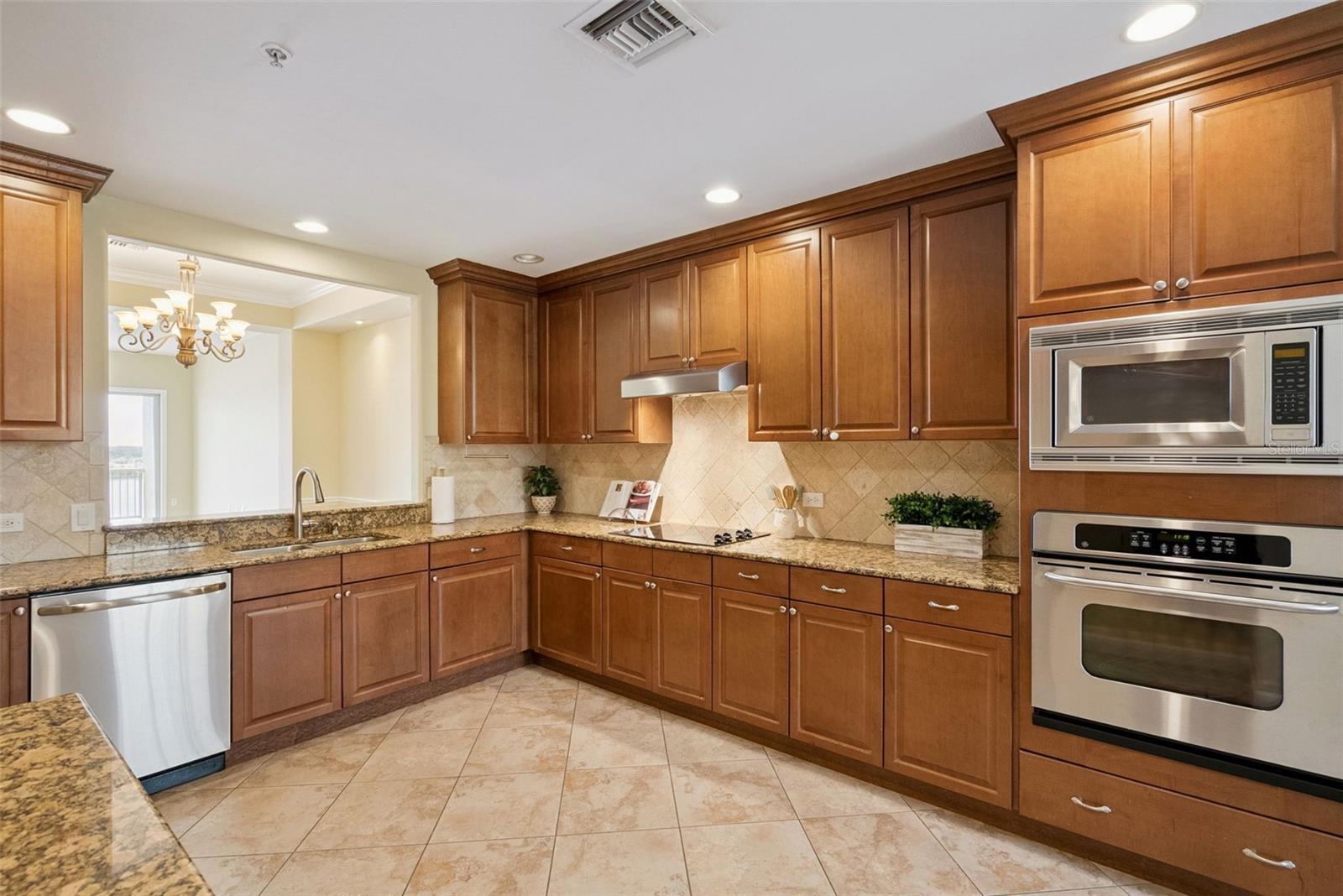 VIZCAYA HEIGHTS CONDO 08 - Residential