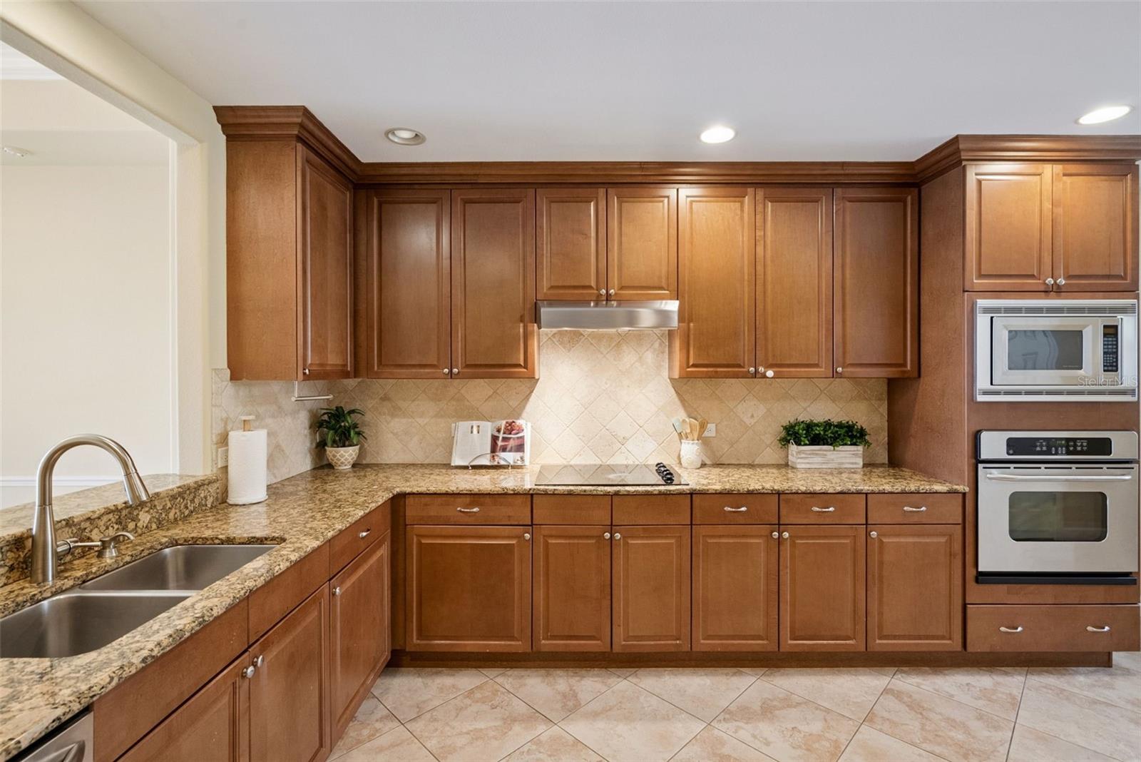VIZCAYA HEIGHTS CONDO 08 - Residential
