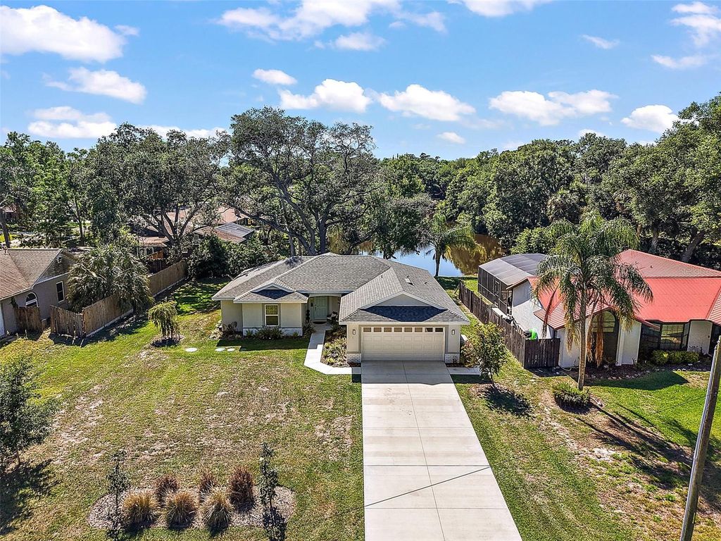 Photo of 335 Vincent Drive, Mount Dora, FL 32757 (MLS # G5111178)