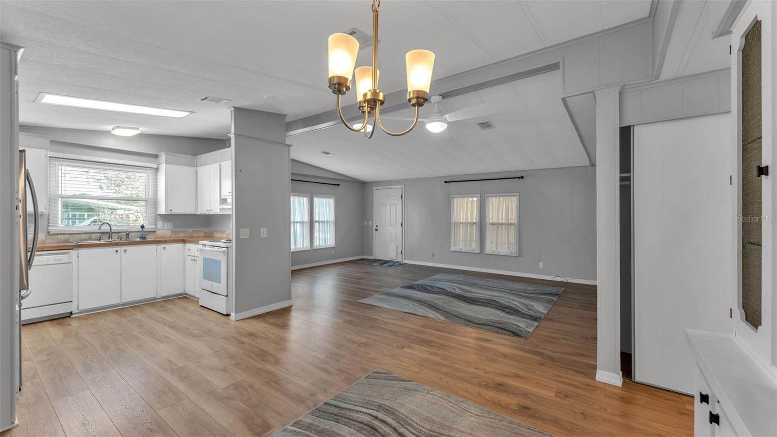 FOXWOOD LAKE ESTATES PH 01 - Residential