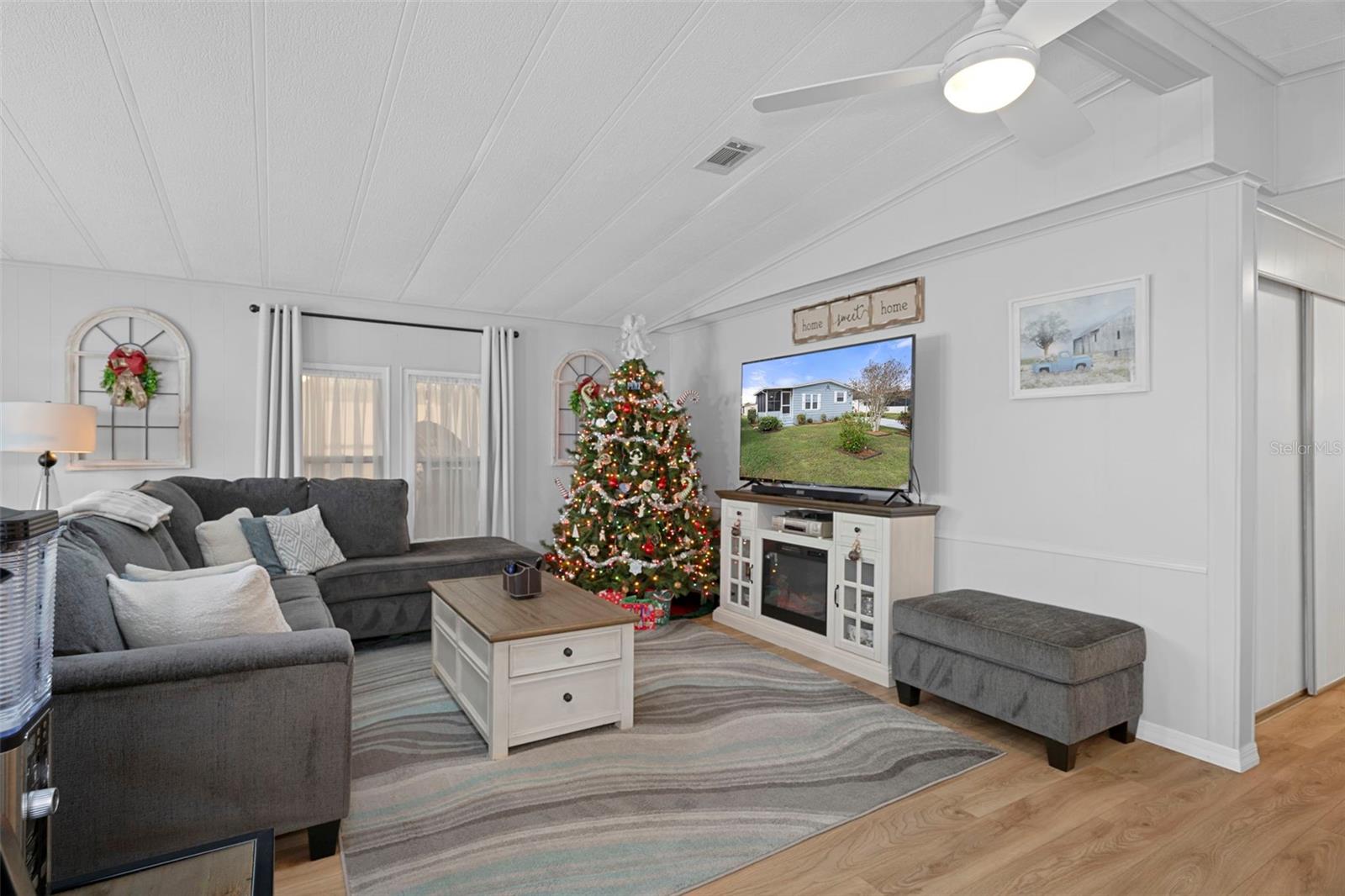 FOXWOOD LAKE ESTATES PH 01 - Residential