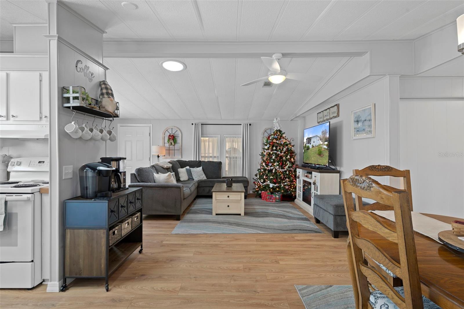 FOXWOOD LAKE ESTATES PH 01 - Residential