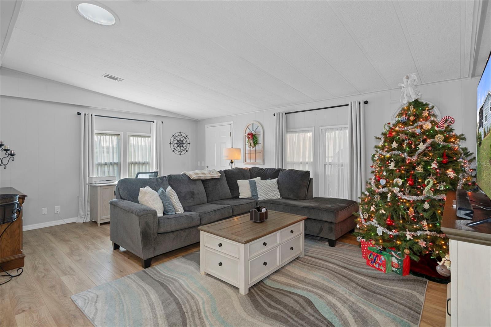 FOXWOOD LAKE ESTATES PH 01 - Residential