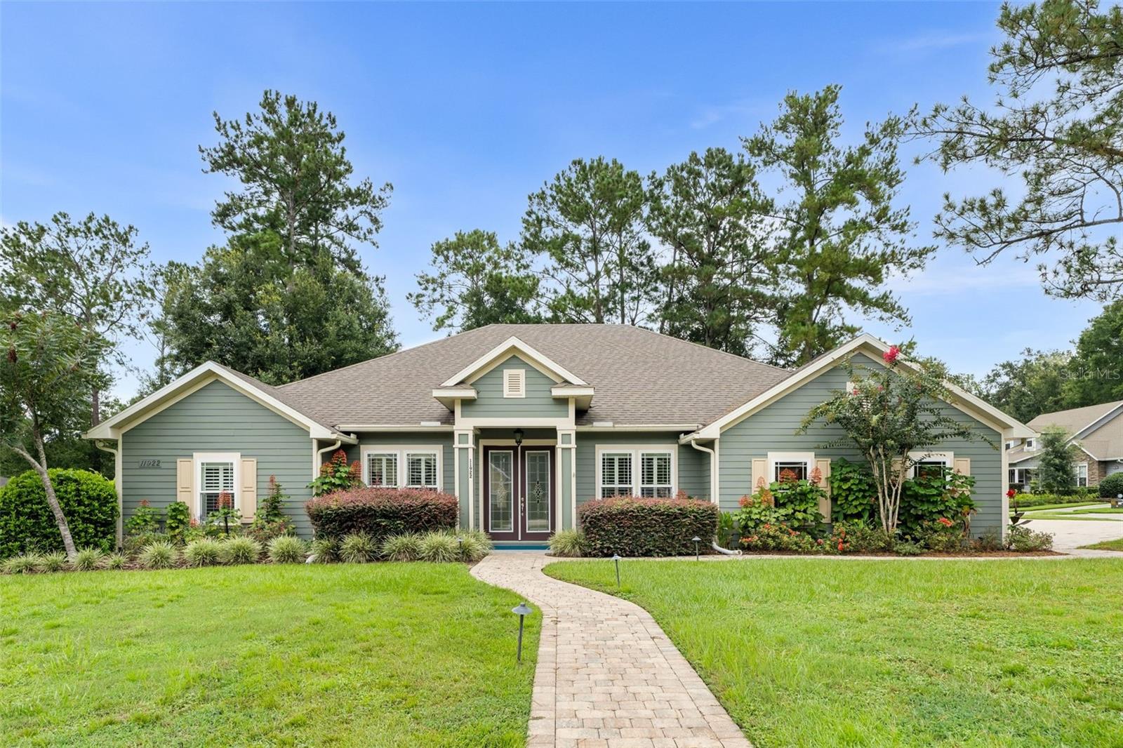 One or more photo(s) has been virtually staged. INSTANT EQUITY! priced 25k below appraised value! Pride of Ownership is seen in this stunning 4 bedroom 3 bath plus office, over 2,600 sq ft home in sought after Fletcher Park! Offering an open concept floor plan with an office / den, breakfast nook and spacious 0.4 acre private back yard! The crown molding, and tall ceilings give this home the perfect touch! This beautiful kitchen offers stainless steel appliances, breakfast bar, and beautiful design! The spacious Master suite offers large windows and a tray ceiling allowing for an abundance of natural light! Enjoy evenings relaxing or entertaining on the screened lanai that overlooks the oversized fenced in backyard. This home is conveniently located just 1.5 miles from the Tioga town center and 4 short miles from I-75 and the Oaks Mall! a MUST SEE!! (Home has two master suits as and a 5th bedroom/office) This home is conveniently located just 1.5 miles from the Tioga town center and 4 short miles from I-75 and the Oaks Mall! a MUST SEE!!