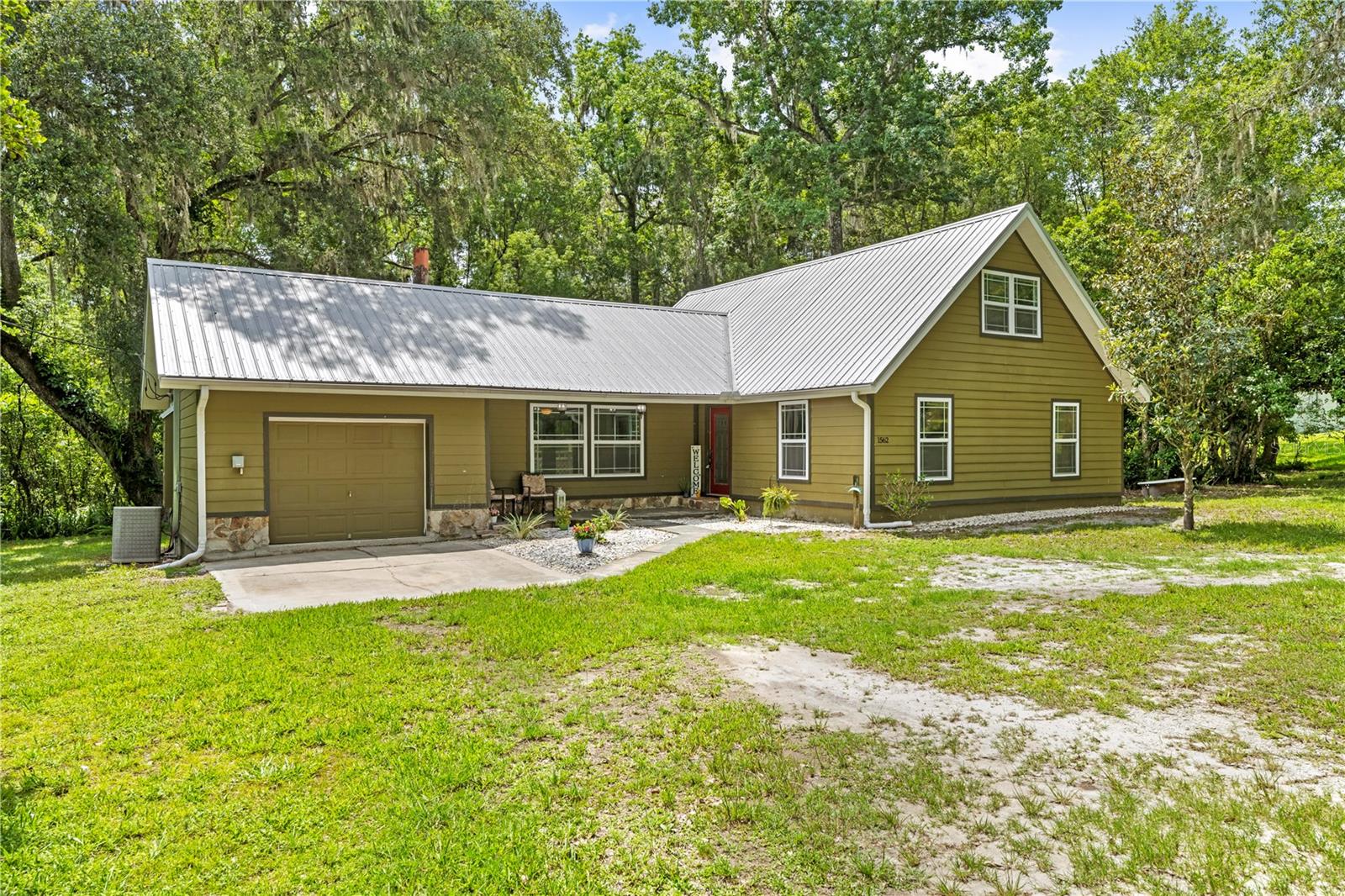 1562 OAKHURST DRIVE