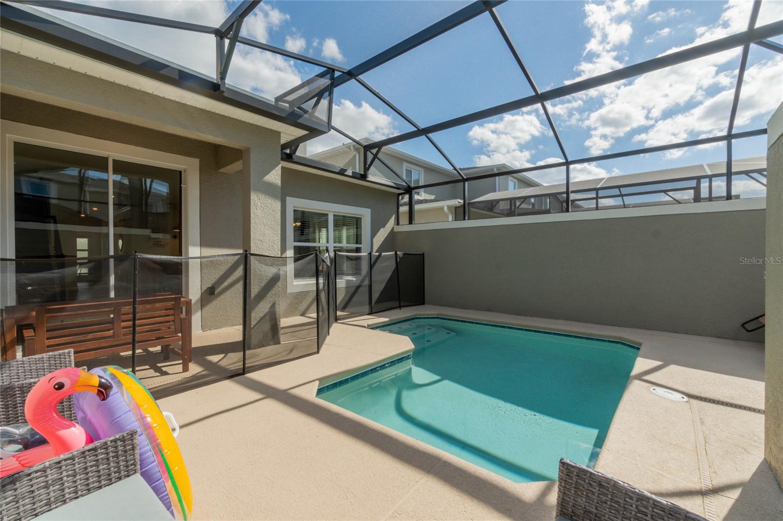 COVE/STOREY LAKE IV - Residential