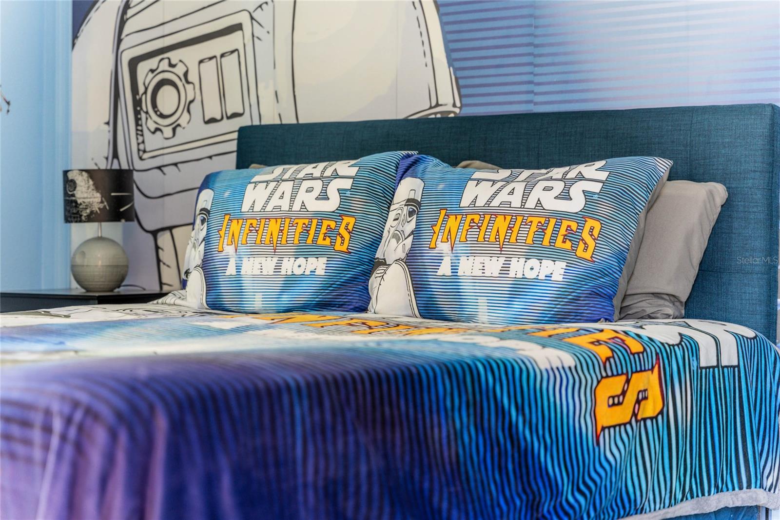 COVE/STOREY LAKE IV - Residential