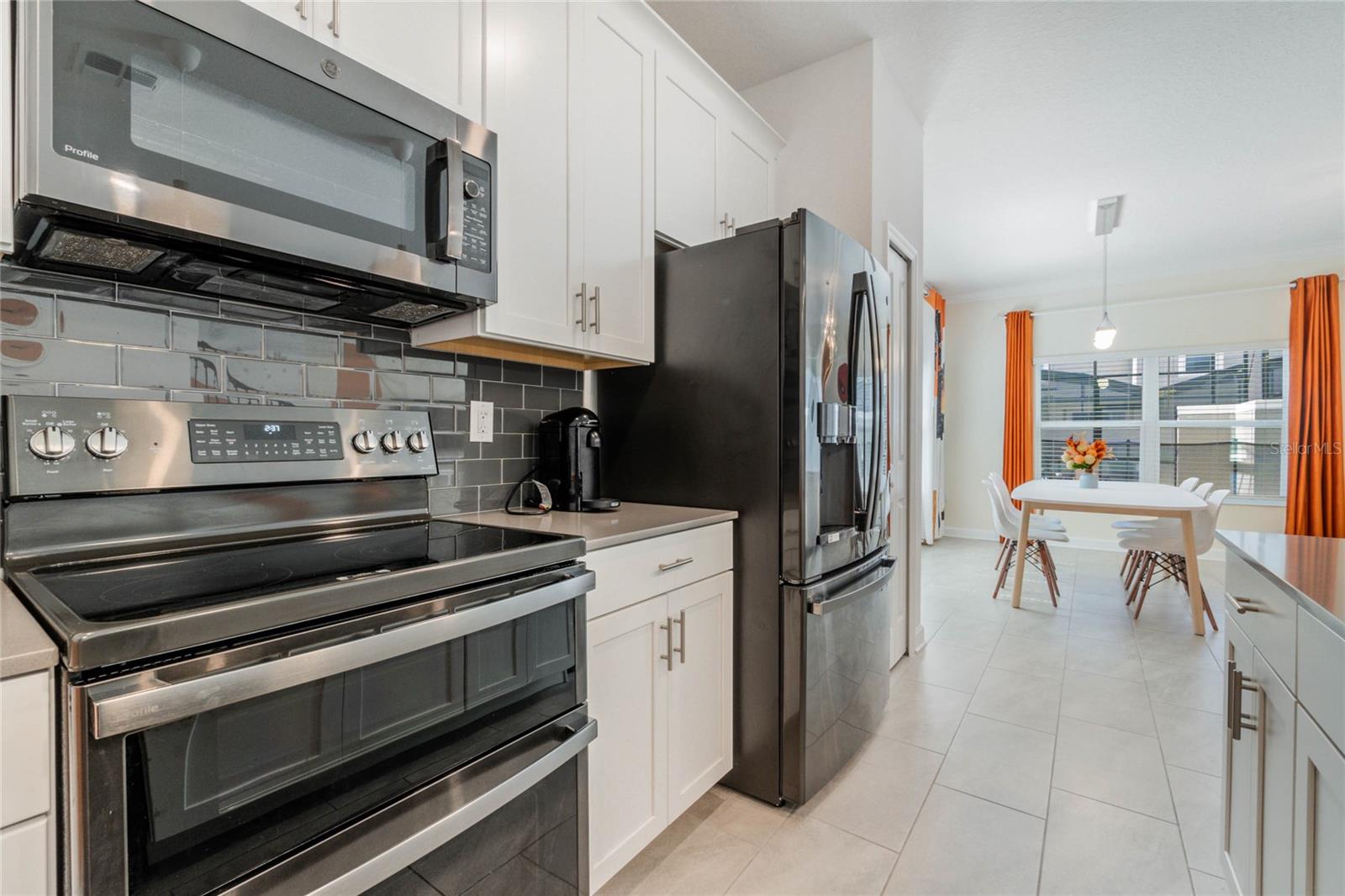 COVE/STOREY LAKE IV - Residential