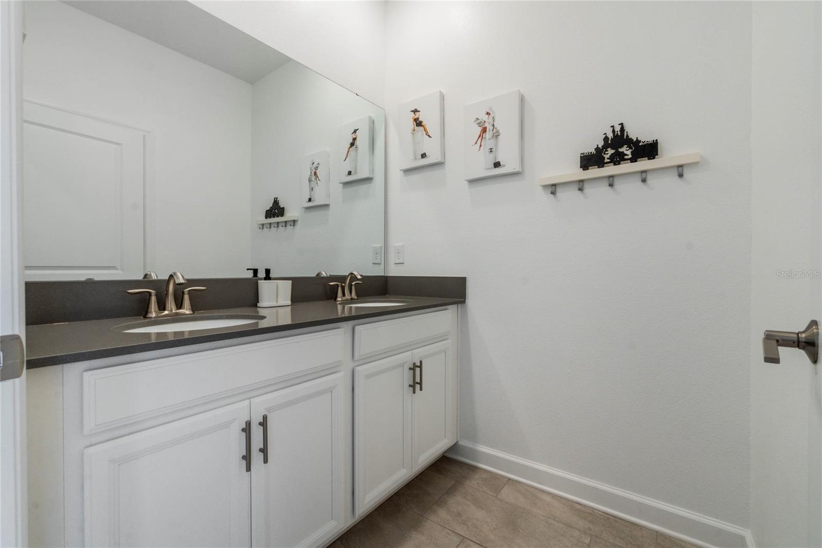 COVE/STOREY LAKE IV - Residential