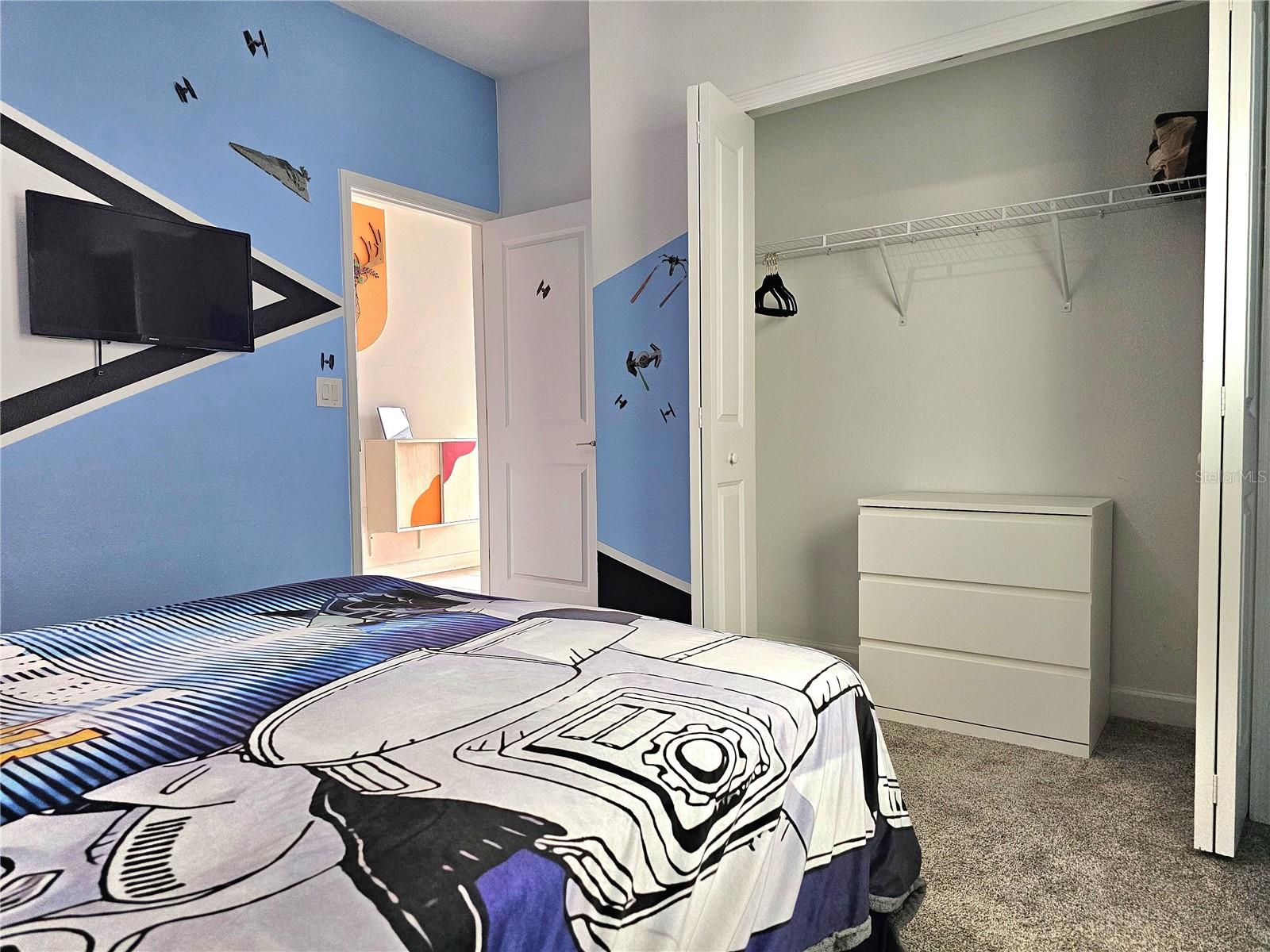 COVE/STOREY LAKE IV - Residential