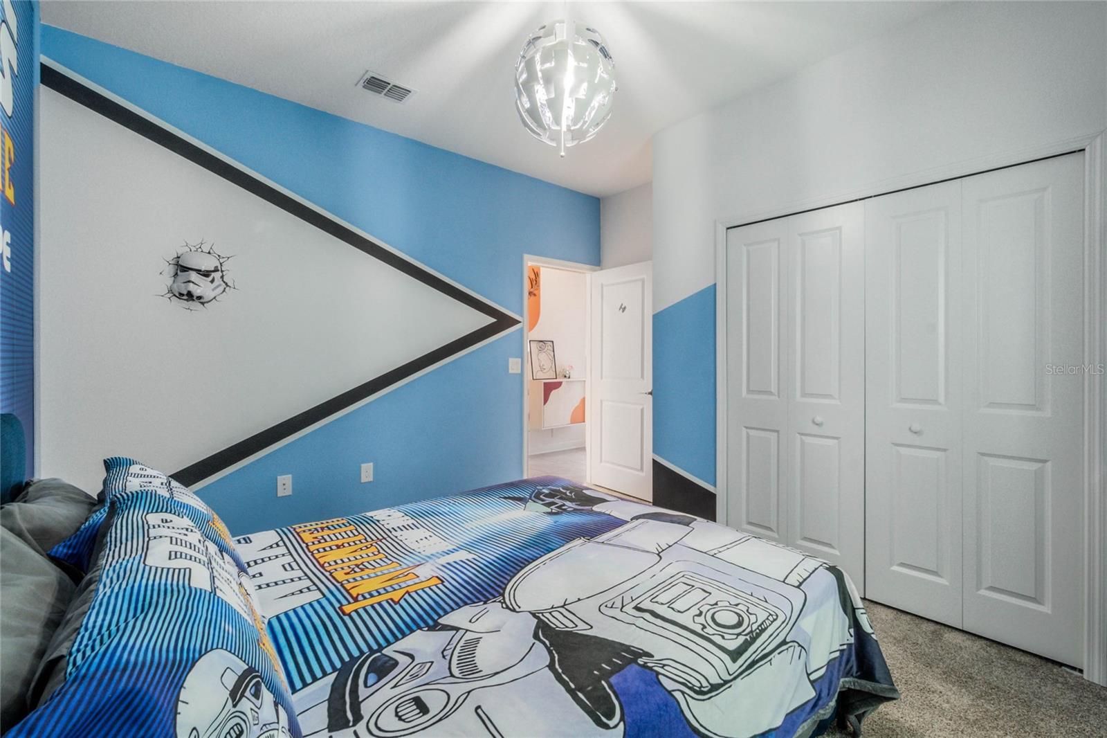 COVE/STOREY LAKE IV - Residential