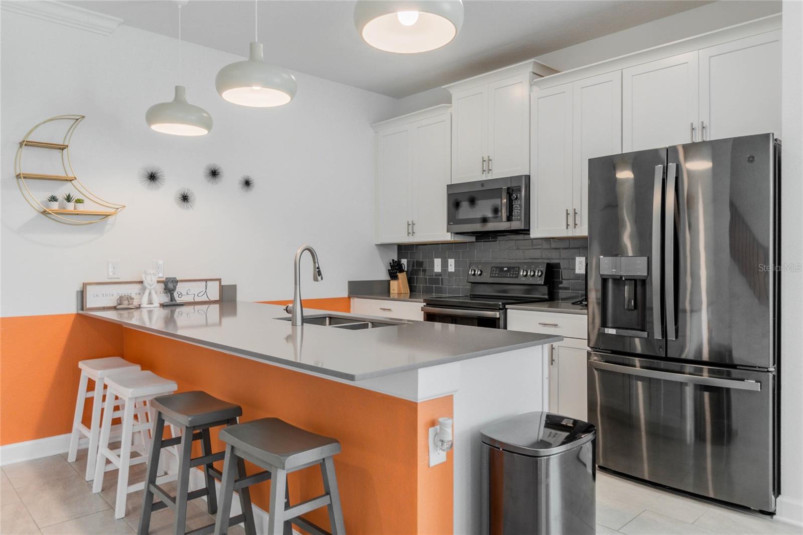 COVE/STOREY LAKE IV - Residential