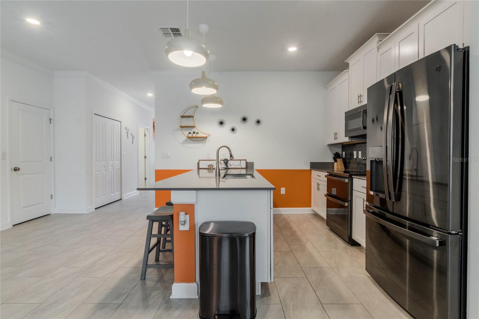 COVE/STOREY LAKE IV - Residential