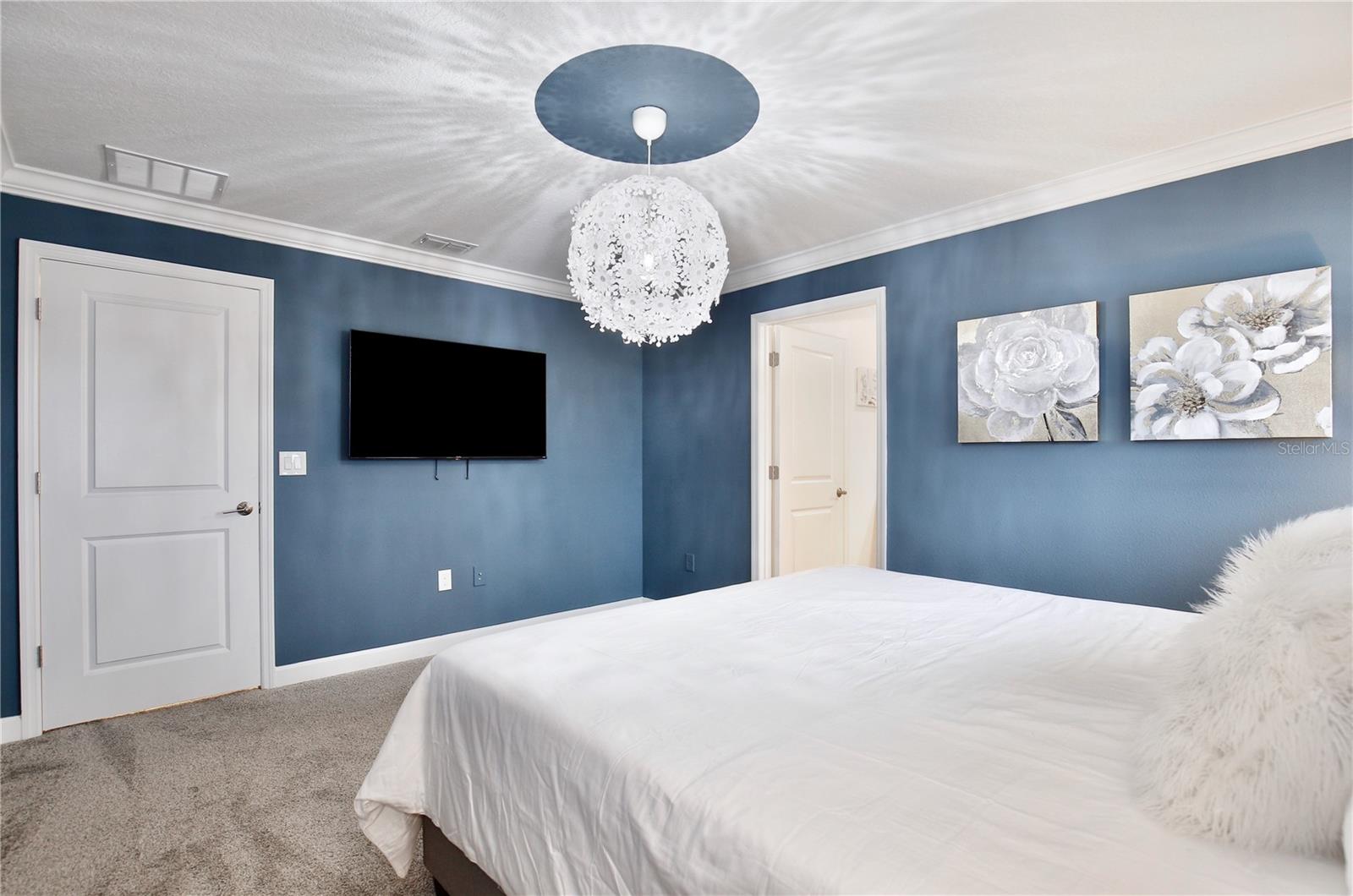 COVE/STOREY LAKE IV - Residential