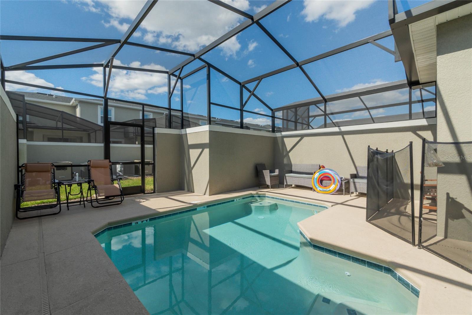 COVE/STOREY LAKE IV - Residential