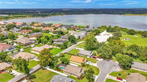 A home in LAKELAND