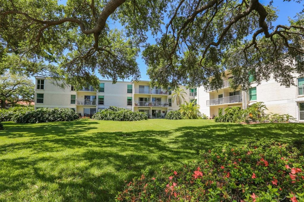 Photo of 3325 Bayshore Boulevard #E34, Tampa, FL 33629 (MLS # TB8498468)