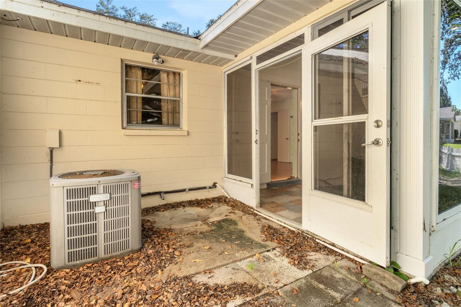 CIRCLE SQUARE WOODS - Residential