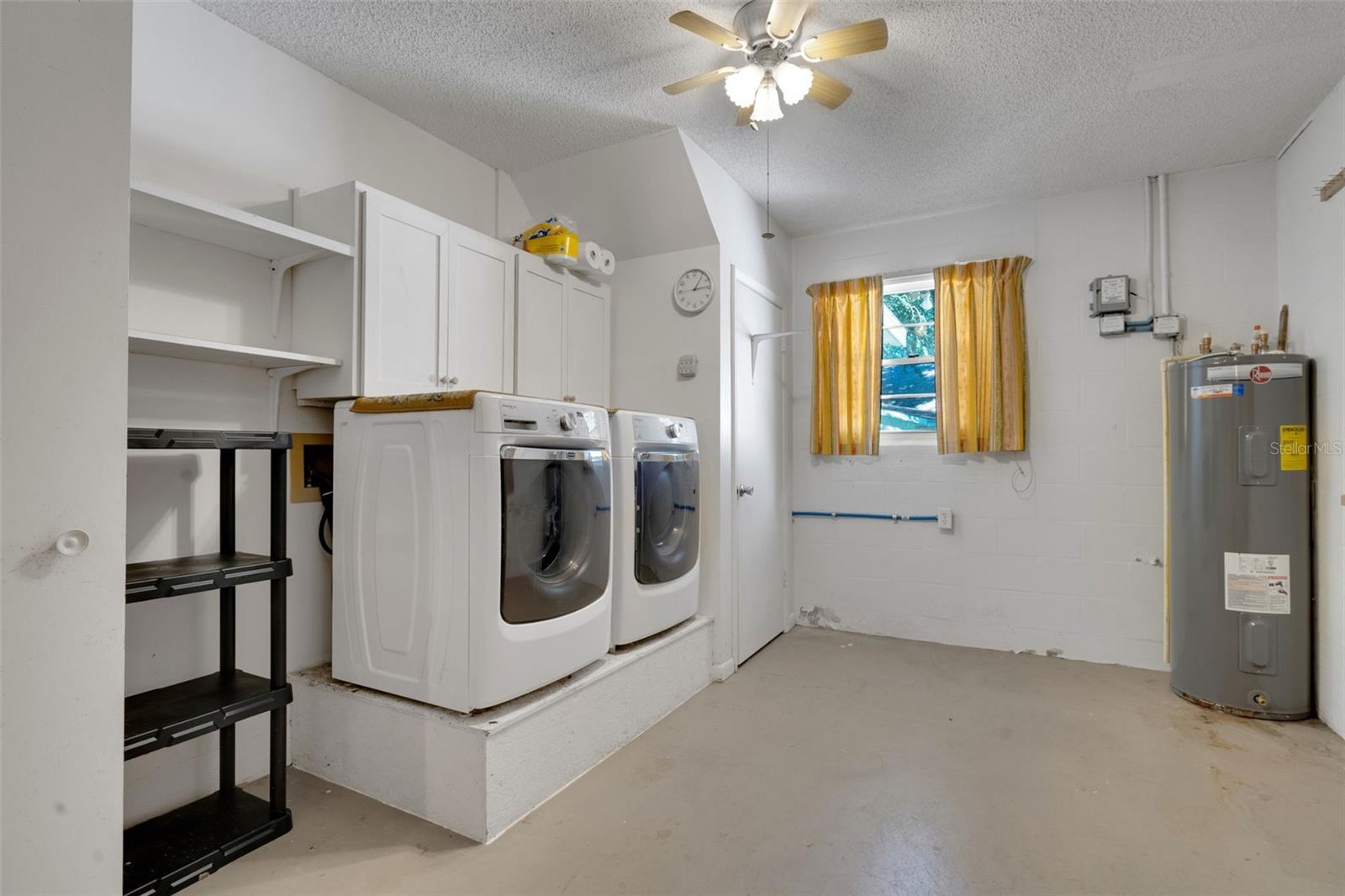 CIRCLE SQUARE WOODS - Residential