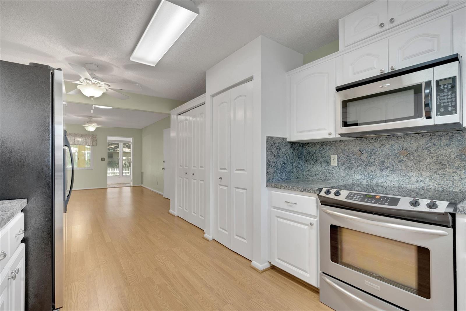 CIRCLE SQUARE WOODS - Residential