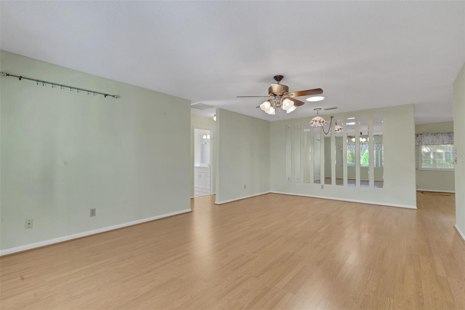 CIRCLE SQUARE WOODS - Residential