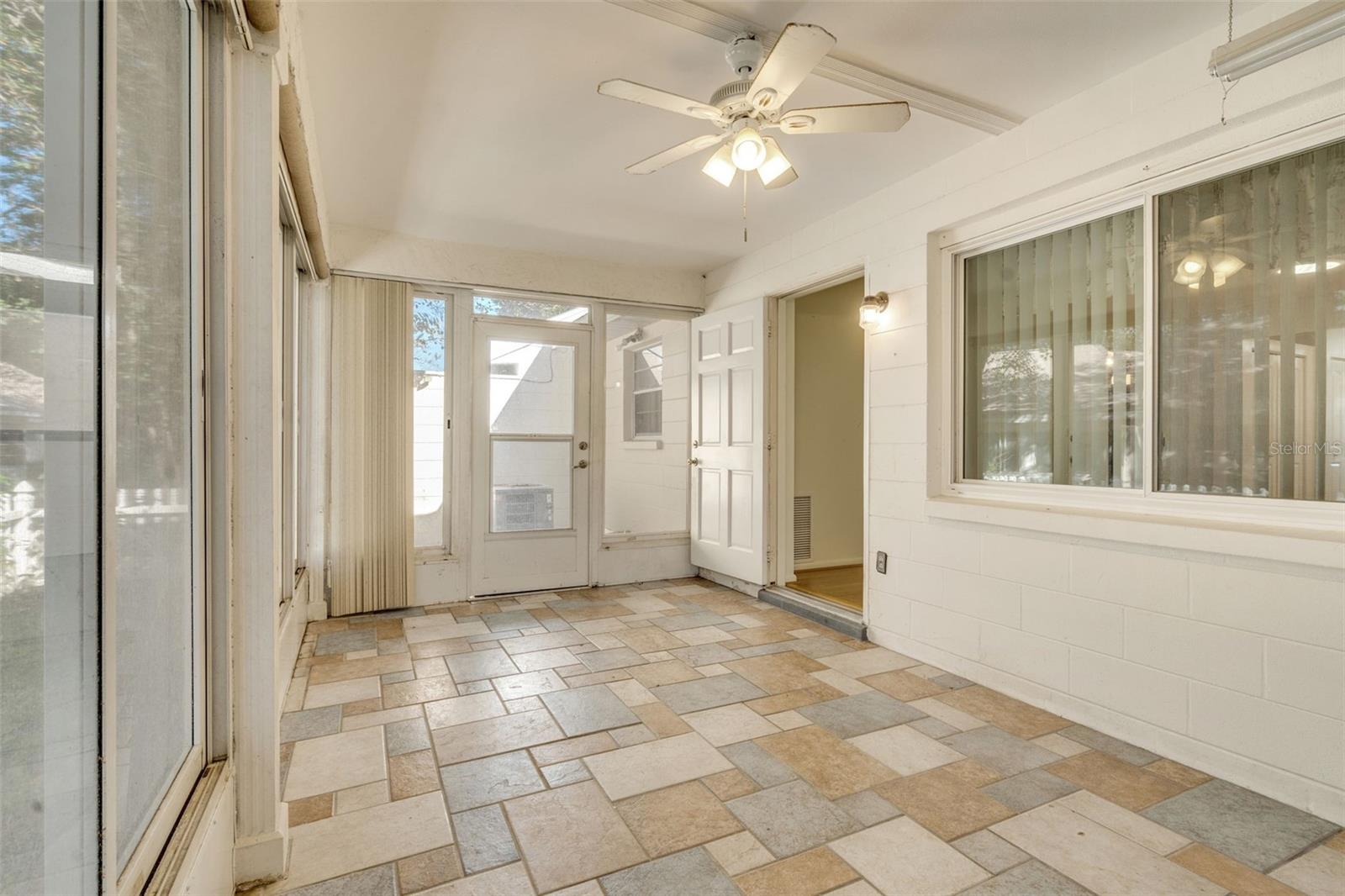 CIRCLE SQUARE WOODS - Residential