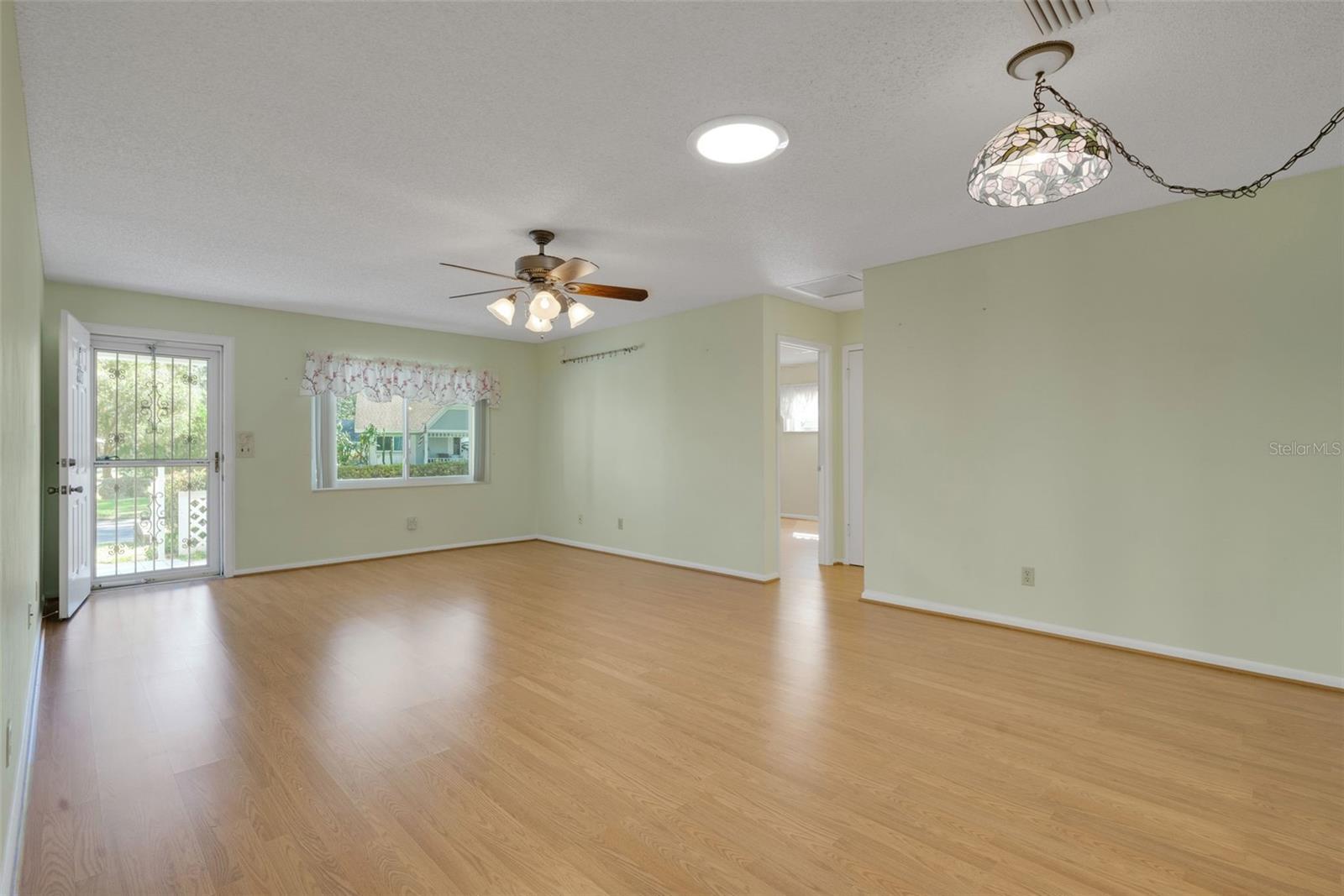 CIRCLE SQUARE WOODS - Residential
