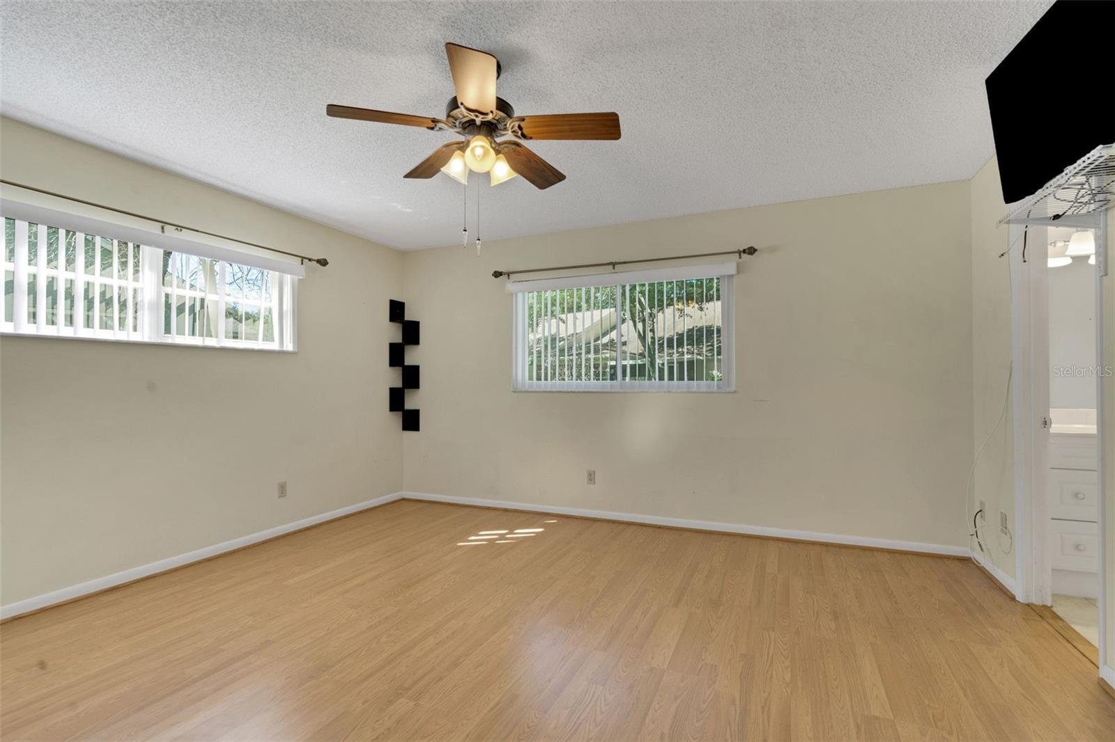CIRCLE SQUARE WOODS - Residential