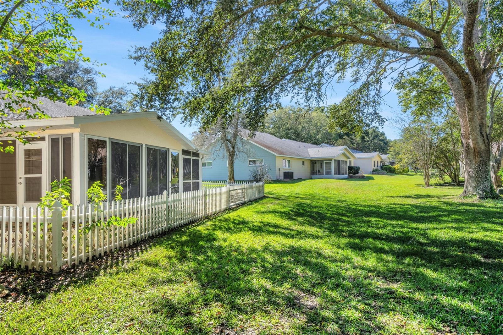 CIRCLE SQUARE WOODS - Residential