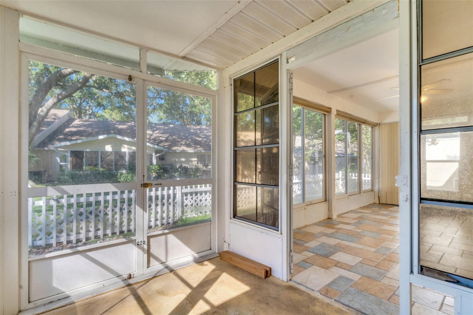CIRCLE SQUARE WOODS - Residential